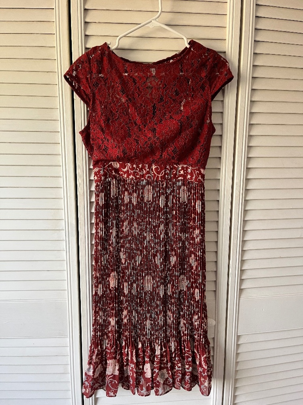 Anthropologie Red Lace Floral Pleated Midi Dress Romantic Whimsygoth SIZE 2